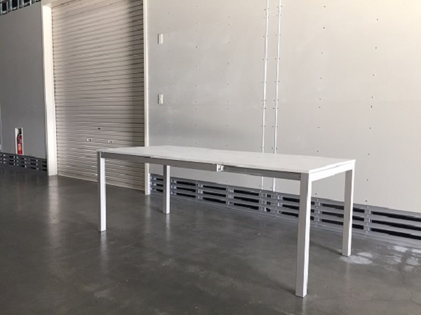 伸長式ダイニングテーブル