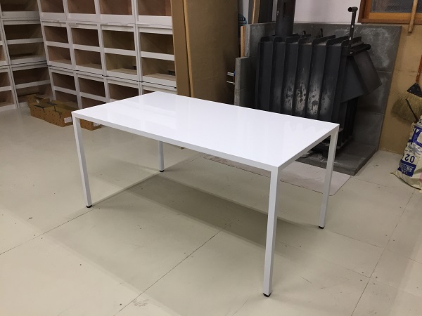 ダイニングテーブル　スチールフレーム