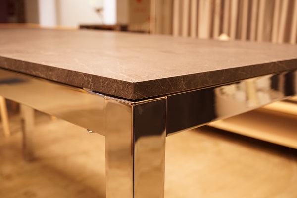 ﾀﾞｲﾆﾝｸﾞﾃｰﾌﾞﾙ　伸長式　フレームと脚