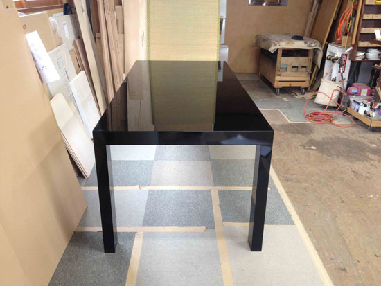 ダイニングテーブル　黒色鏡面仕上げ