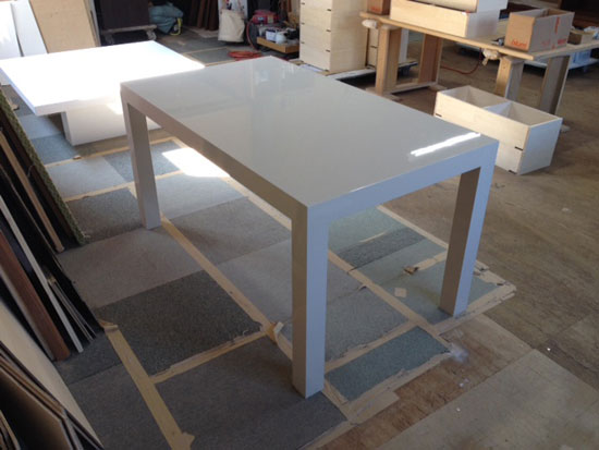 ダイニングテーブル　ベージュ