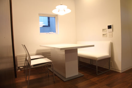 ダイニングテーブル　一本脚