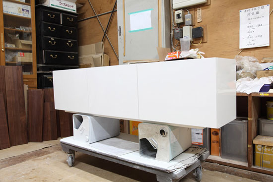 テレビボード　白鏡面