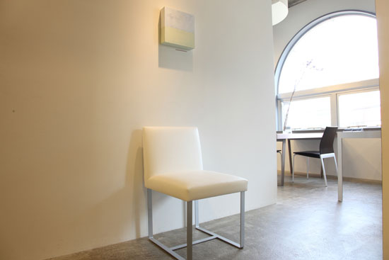 アームレスチェア