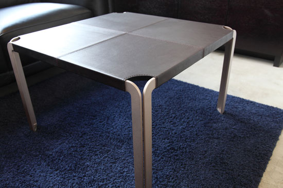 レザーテーブル