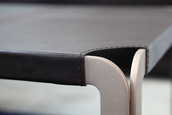 テーブル　ブロンズ