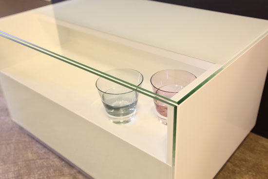 ナイトテーブル　ディスプレイ