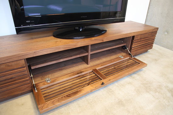 テレビボード　収納