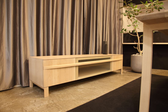 テレビボード　タモ材