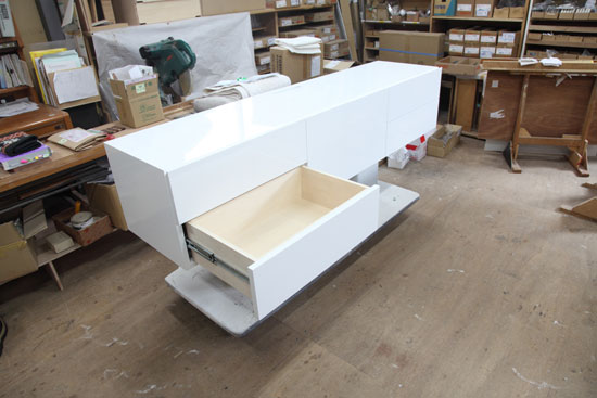 テレビボード　収納