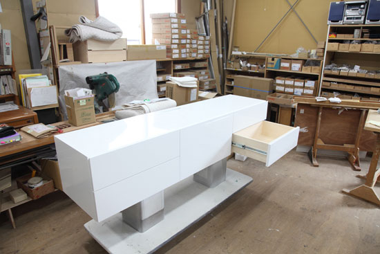 テレビボード　白鏡面