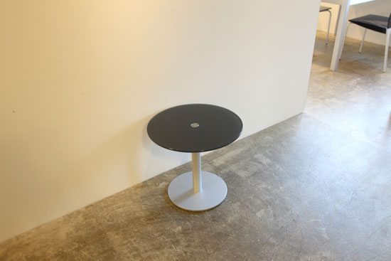 サイドテーブル　シンプルモダン