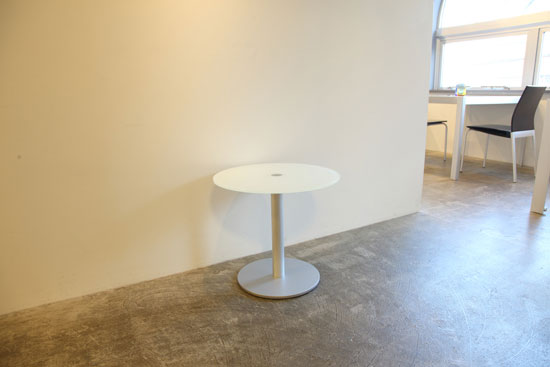 円形サイドテーブル