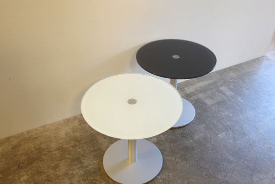 サイドテーブル