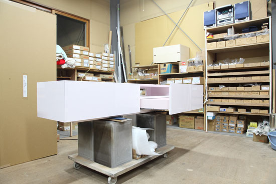 テレビボード　ピンク鏡面