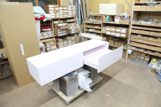 テレビ台　ピンク