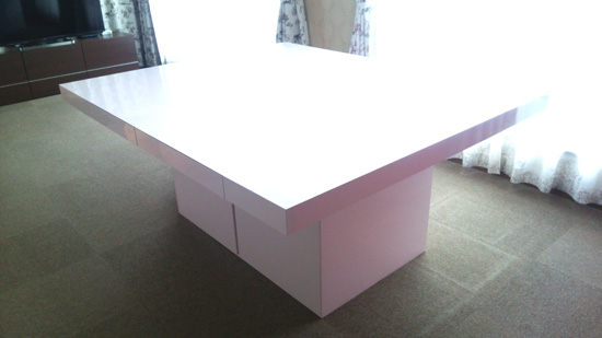 ダイニングテーブル　ピンク