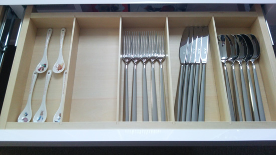 ダイニングテーブル　引き出し