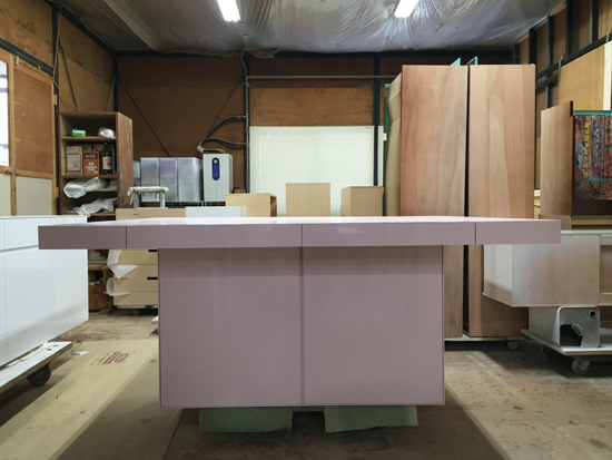 ダイニングテーブル　ピンク　鏡面