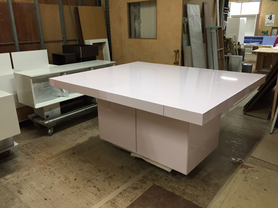 ダイニングテーブル　ピンク