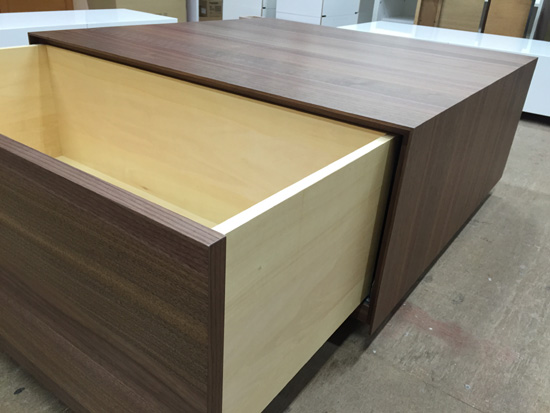 テーブル　引出し