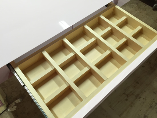 引き出し　可動式間仕切り
