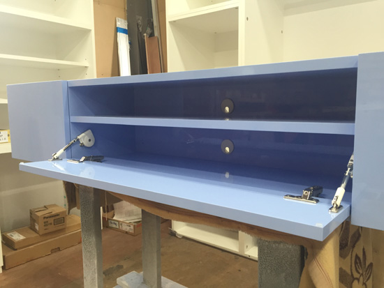 テレビボード　フラップ扉　スライド丁番