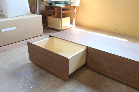 テレビボード　引出