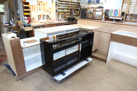 キャビネット　黒　鏡面