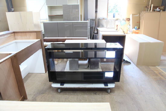 キャビネット　モダン