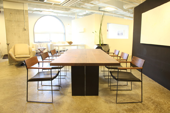 ダイニングテーブル　脚が邪魔にならない