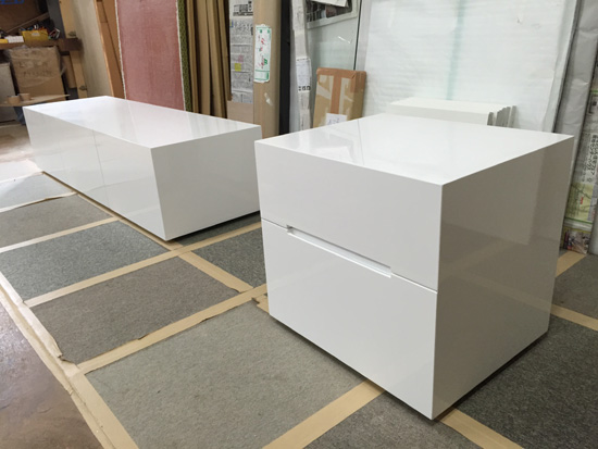 ナイトテーブル　鏡面