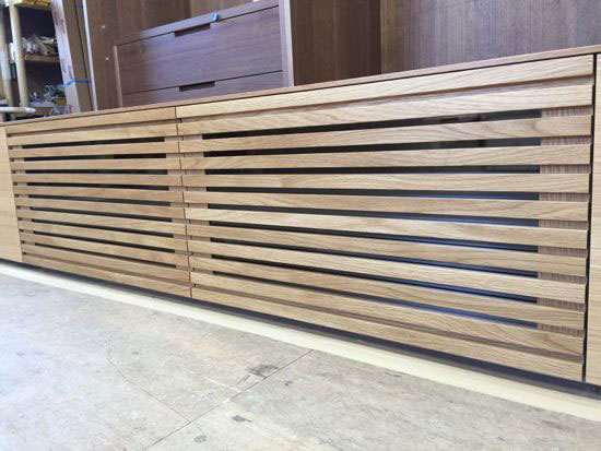 テレビボード　格子