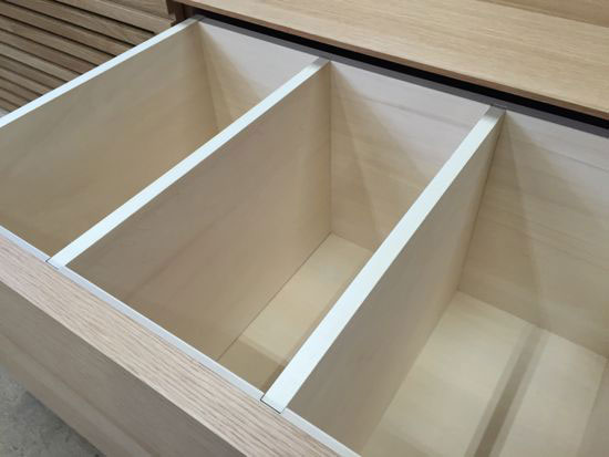 引き出し　可動式