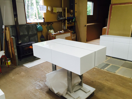 ローテーブル　白　鏡面