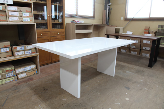 ダイニングテーブル　ホワイト鏡面