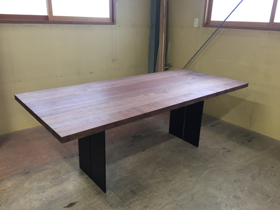 ダイニングテーブル