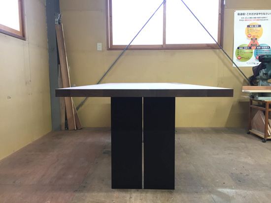 ダイニングテーブル　スチール脚