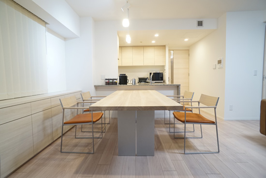 ダイニングテーブル　シンプル