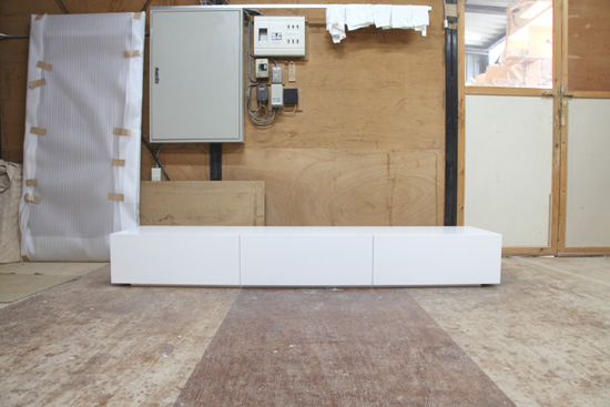 テレビボード　白