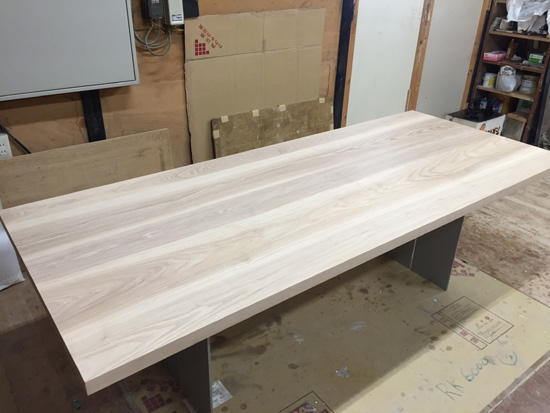 ダイニングテーブル　タモ無垢材　オイル仕上げ