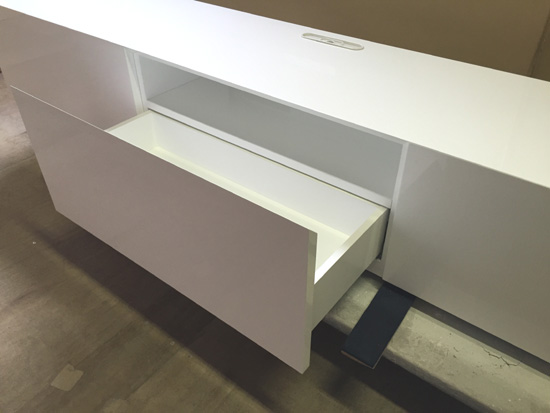 テレビボード　収納