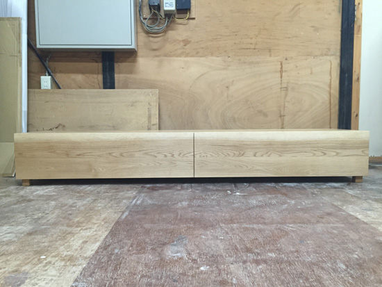 テレビ台　シンプル