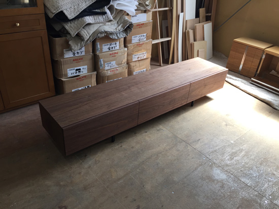 テレビボード　ウォールナット　シンプル