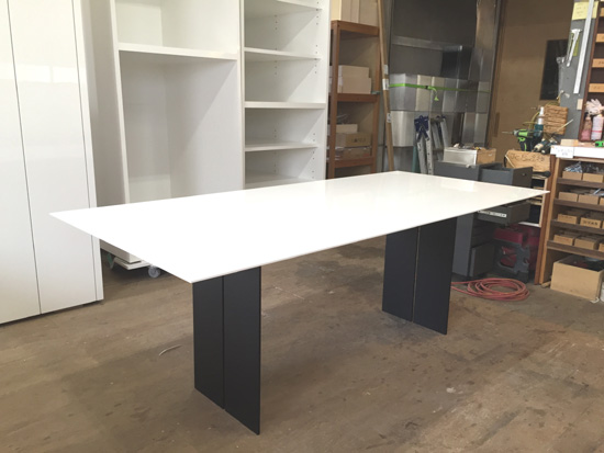 ダイニングテーブル　スチール脚