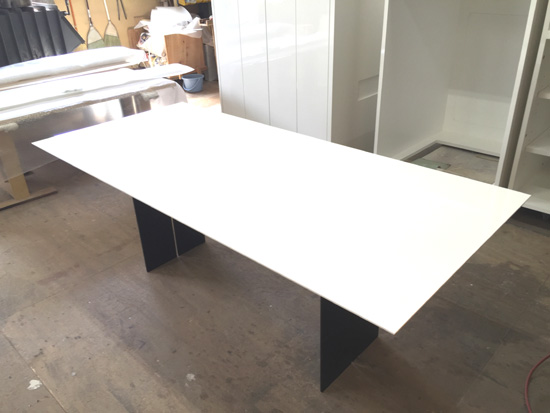 ダイニングテーブル　シンプル