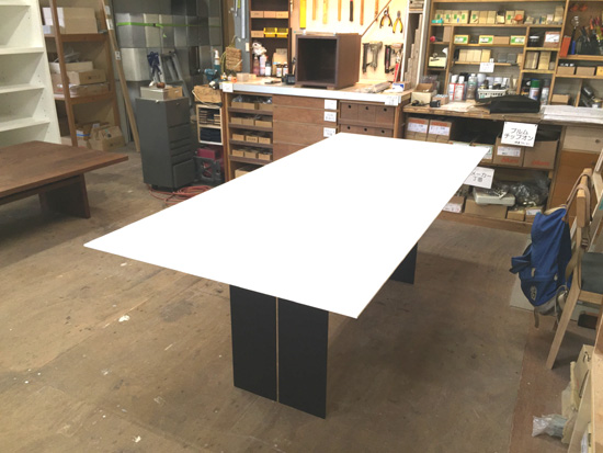 ダイニングテーブル　ホワイト鏡面