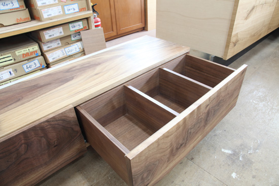 テレビボード　引き出し