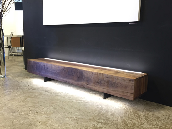 テレビボード　照明付き