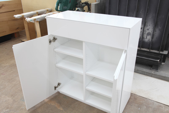 キャビネット　モダン